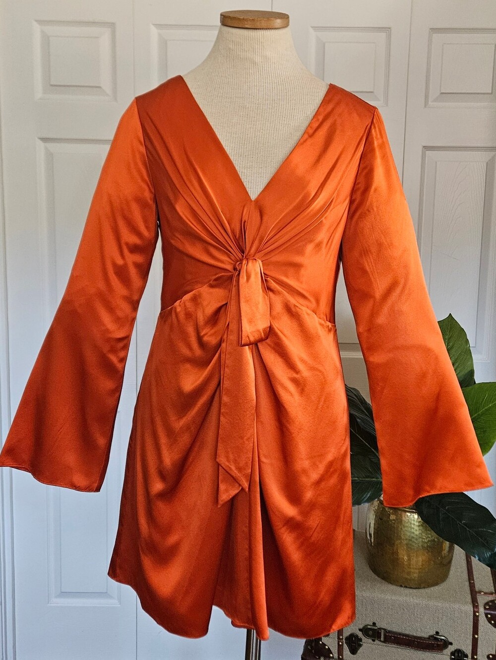 NWT Cinq à Sept Caelan Premium 100% silk Knot Front Silk Mini Dress Size 8